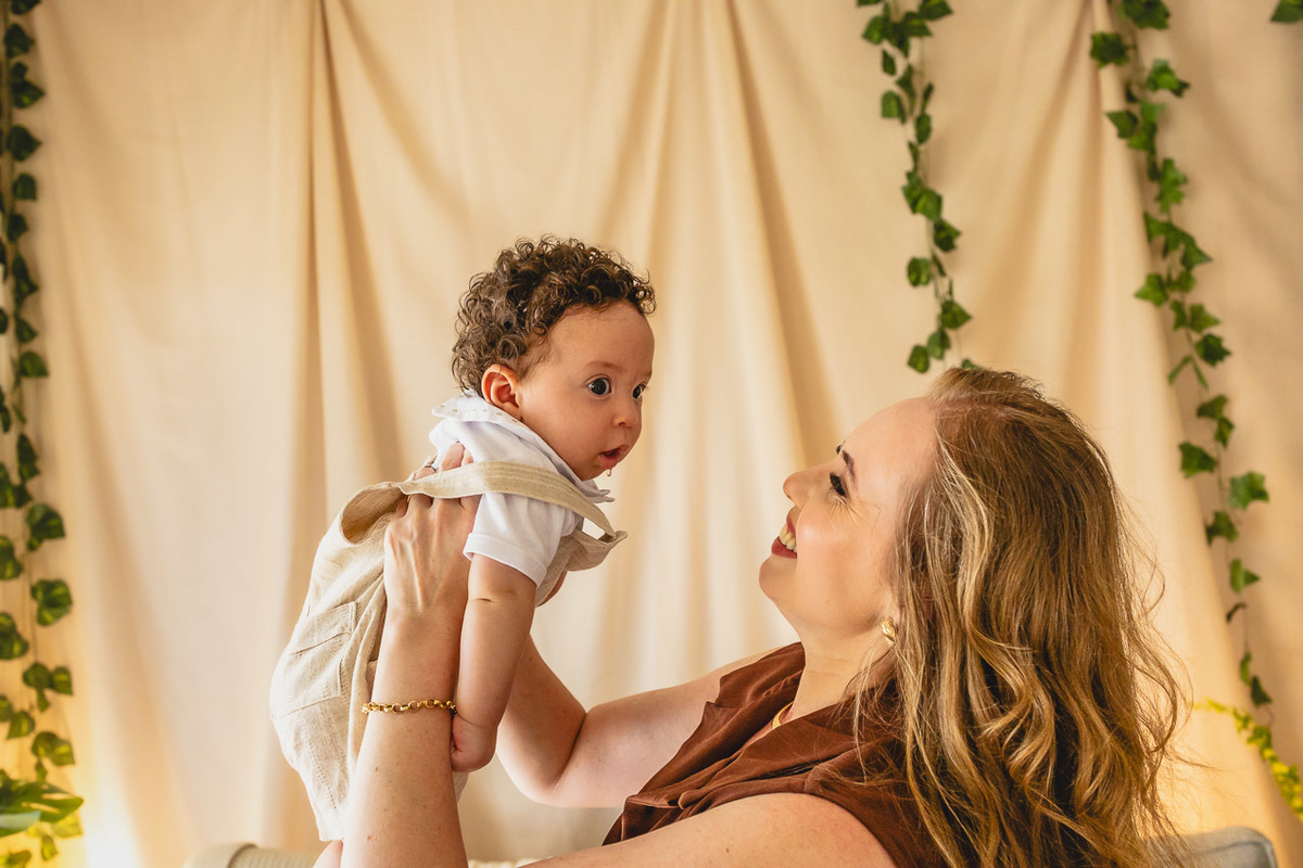 ensaio de dia das das mães  em são mateus es, especial abraço de mãe em são mateus, fotógrafo de família em são mateus es, sessão de fotos de dia das mães guriri, ensaio dia das mães afetivo são mateus, cenario de dia das maes, retrato de dia das mães 