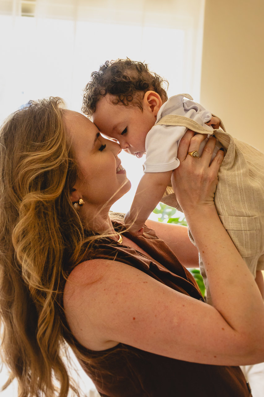 ensaio de dia das das mães  em são mateus es, especial abraço de mãe em são mateus, fotógrafo de família em são mateus es, sessão de fotos de dia das mães guriri, ensaio dia das mães afetivo são mateus, cenario de dia das maes, retrato de dia das mães 