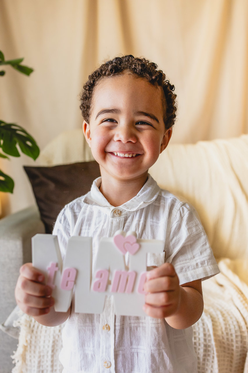 ensaio de dia das das mães  em são mateus es, especial abraço de mãe em são mateus, fotógrafo de família em são mateus es, sessão de fotos de dia das mães guriri, ensaio dia das mães afetivo são mateus, cenario de dia das maes, retrato de dia das mães 