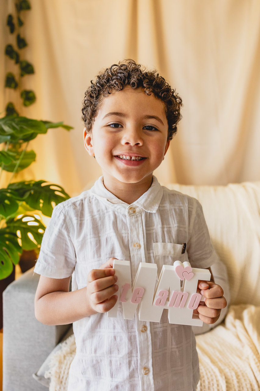 ensaio de dia das das mães  em são mateus es, especial abraço de mãe em são mateus, fotógrafo de família em são mateus es, sessão de fotos de dia das mães guriri, ensaio dia das mães afetivo são mateus, cenario de dia das maes, retrato de dia das mães 