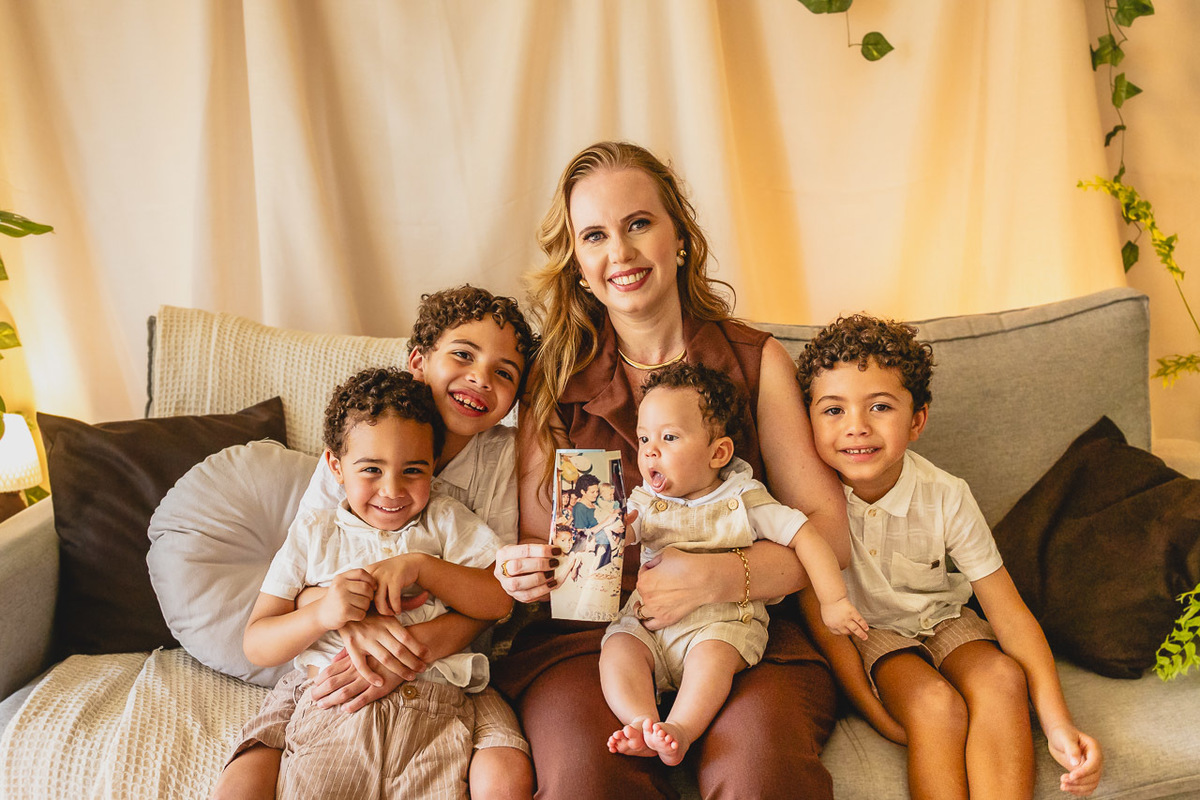ensaio de dia das das mães  em são mateus es, especial abraço de mãe em são mateus, fotógrafo de família em são mateus es, sessão de fotos de dia das mães guriri, ensaio dia das mães afetivo são mateus, cenario de dia das maes, retrato de dia das mães 