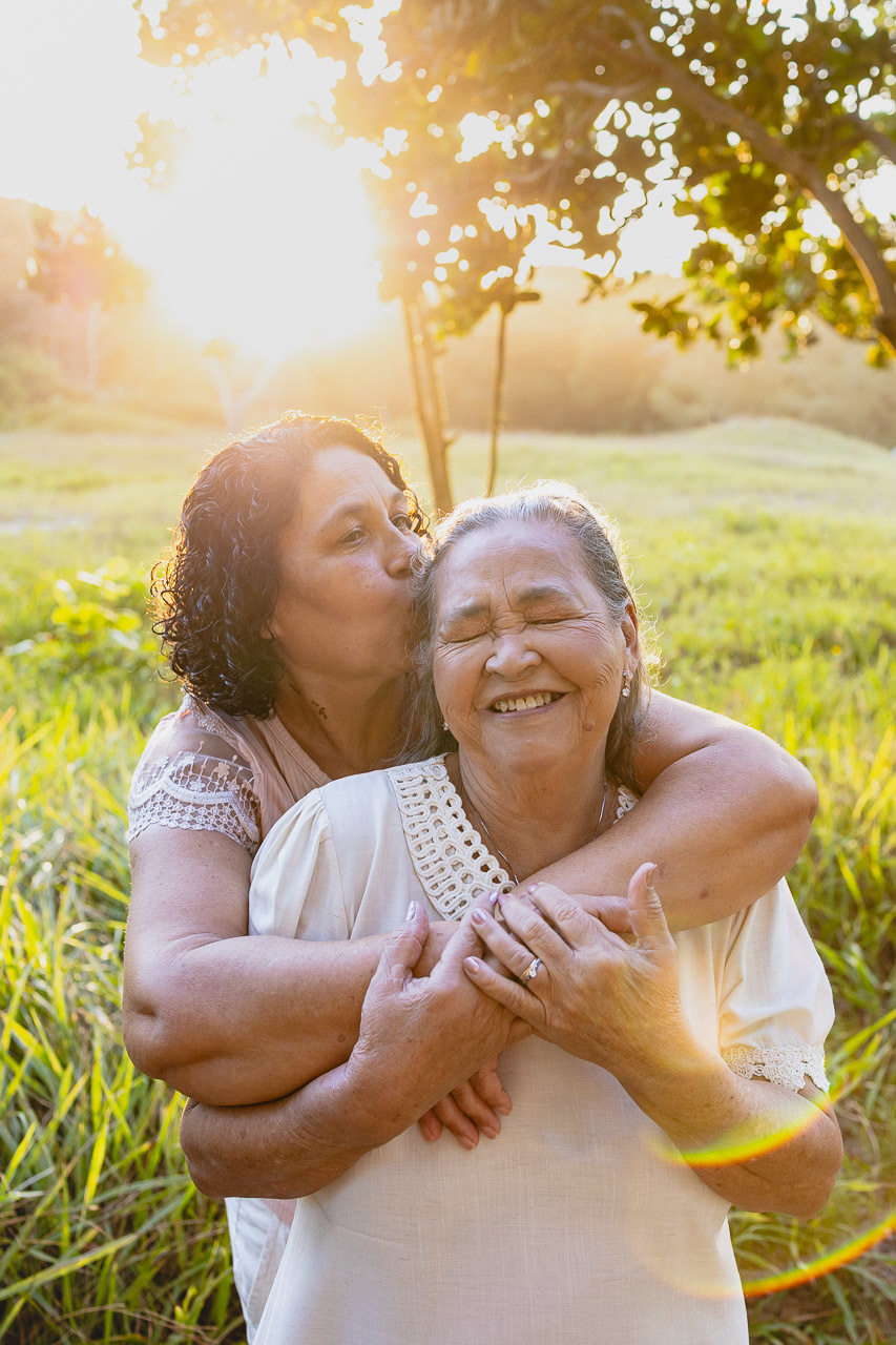 abraço na alma, alan smyth, fotografo afetivo, fotografo em sao mateus es, ensaio fotografico de aniversário, ensaio fotografico de aniversario feminino, ensaio de aniversario, fotografo de ensaios femininos, fotografia para mulheres, 80 anos