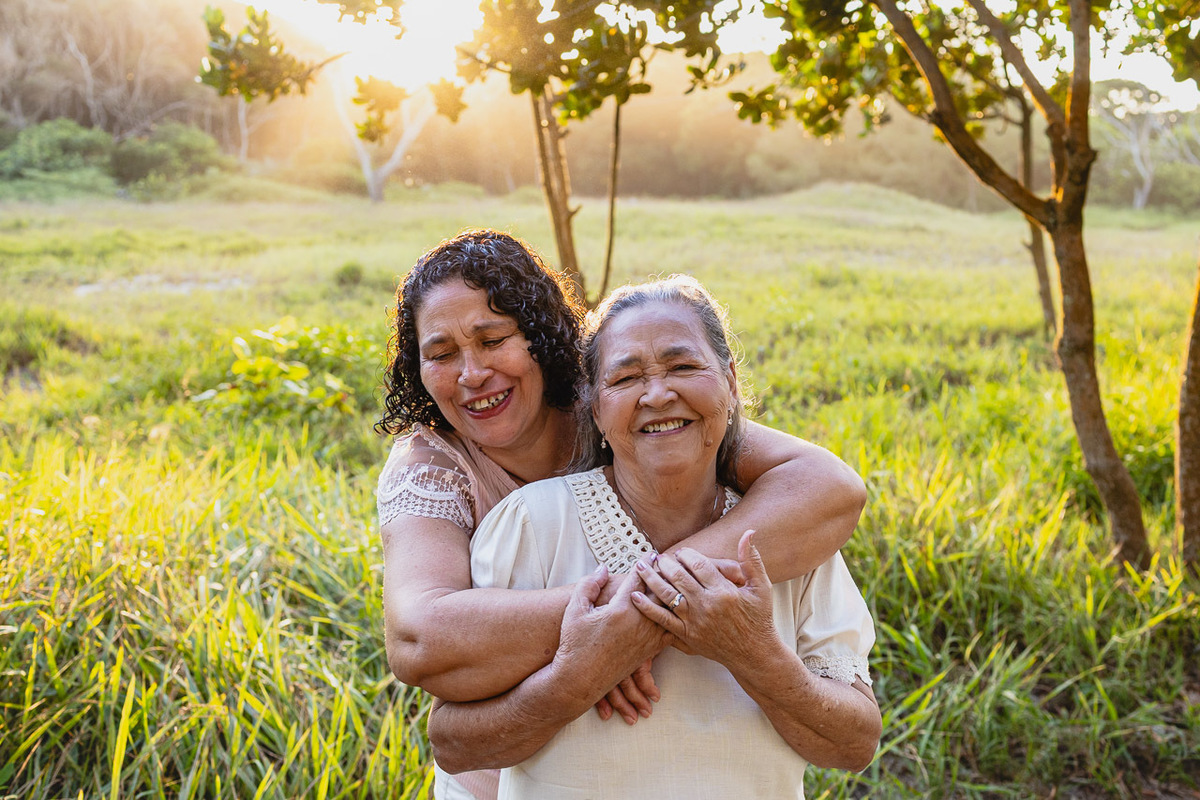 abraço na alma, alan smyth, fotografo afetivo, fotografo em sao mateus es, ensaio fotografico de aniversário, ensaio fotografico de aniversario feminino, ensaio de aniversario, fotografo de ensaios femininos, fotografia para mulheres, 80 anos