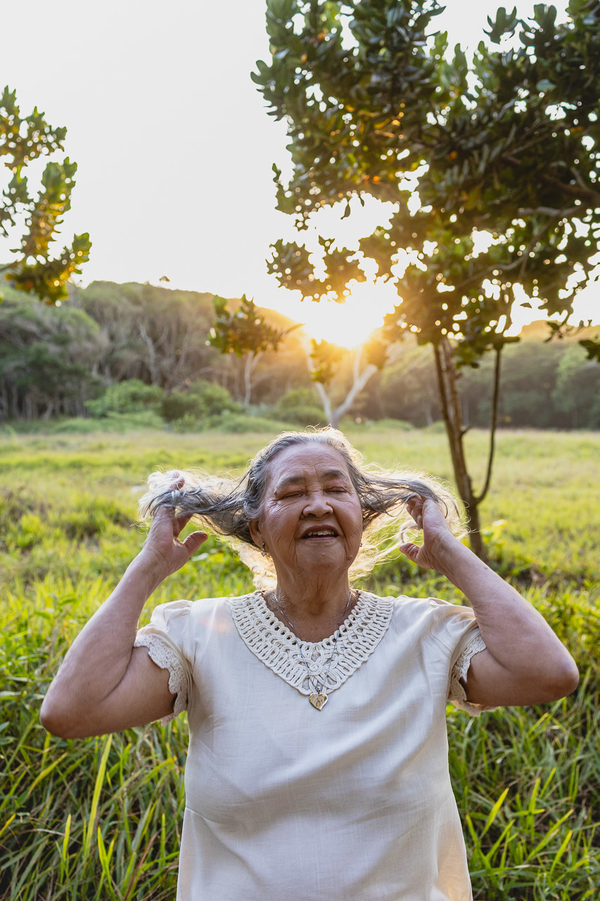 abraço na alma, alan smyth, fotografo afetivo, fotografo em sao mateus es, ensaio fotografico de aniversário, ensaio fotografico de aniversario feminino, ensaio de aniversario, fotografo de ensaios femininos, fotografia para mulheres, 80 anos