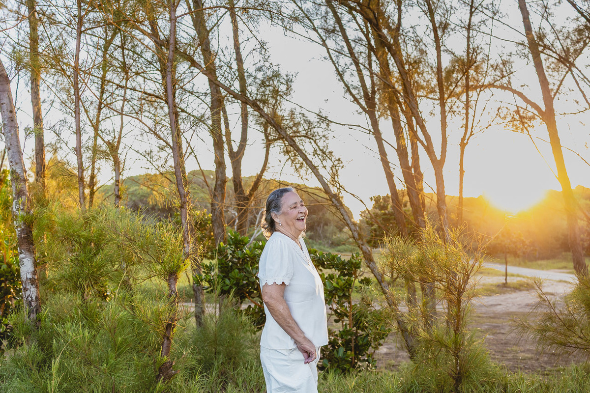 abraço na alma, alan smyth, fotografo afetivo, fotografo em sao mateus es, ensaio fotografico de aniversário, ensaio fotografico de aniversario feminino, ensaio de aniversario, fotografo de ensaios femininos, fotografia para mulheres, 80 anos