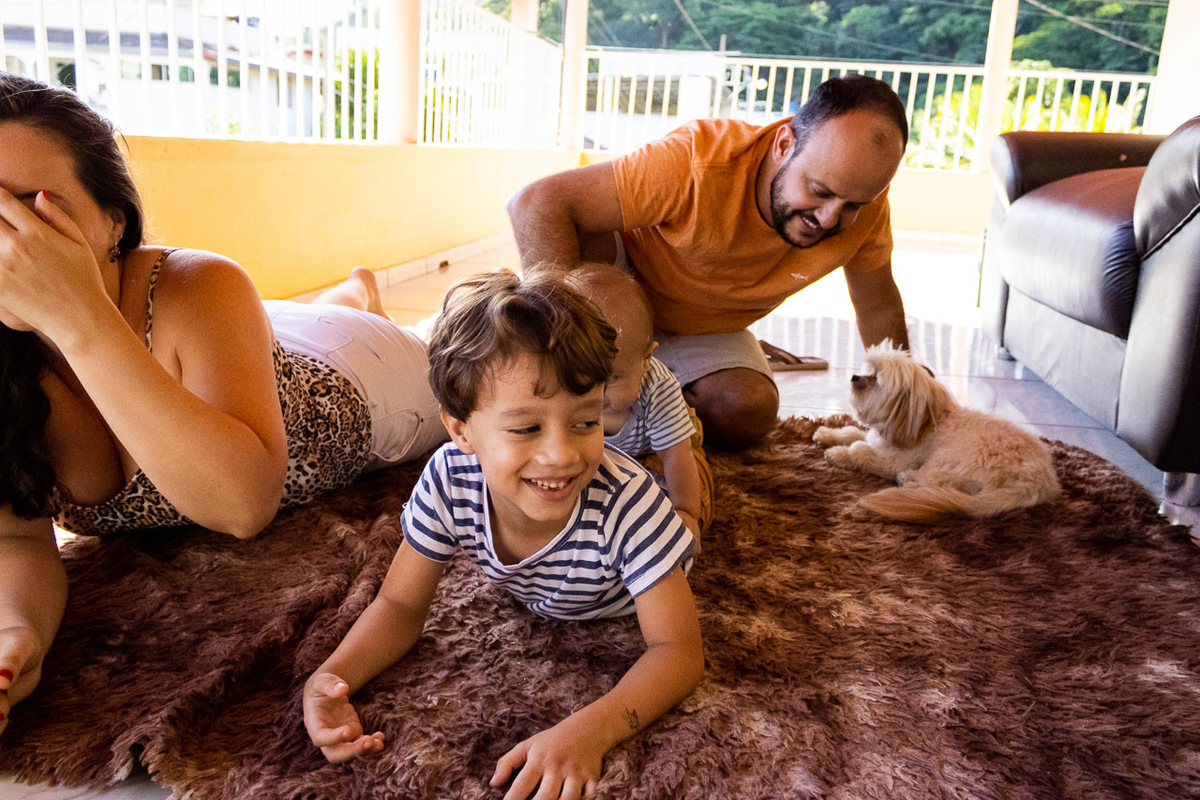 abraço na alma, alan smyth, ensaio da familia, ensaio de familia mantena, ensaio em casa, familia santuario da vida, fotografia afetiva, fotografo afetivo, fotografo em mantena mg, fotografo mg, onde fotografar em mantena, retrato de familia