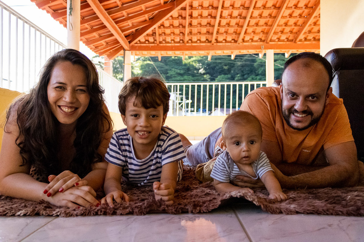 abraço na alma, alan smyth, ensaio da familia, ensaio de familia mantena, ensaio em casa, familia santuario da vida, fotografia afetiva, fotografo afetivo, fotografo em mantena mg, fotografo mg, onde fotografar em mantena, retrato de familia