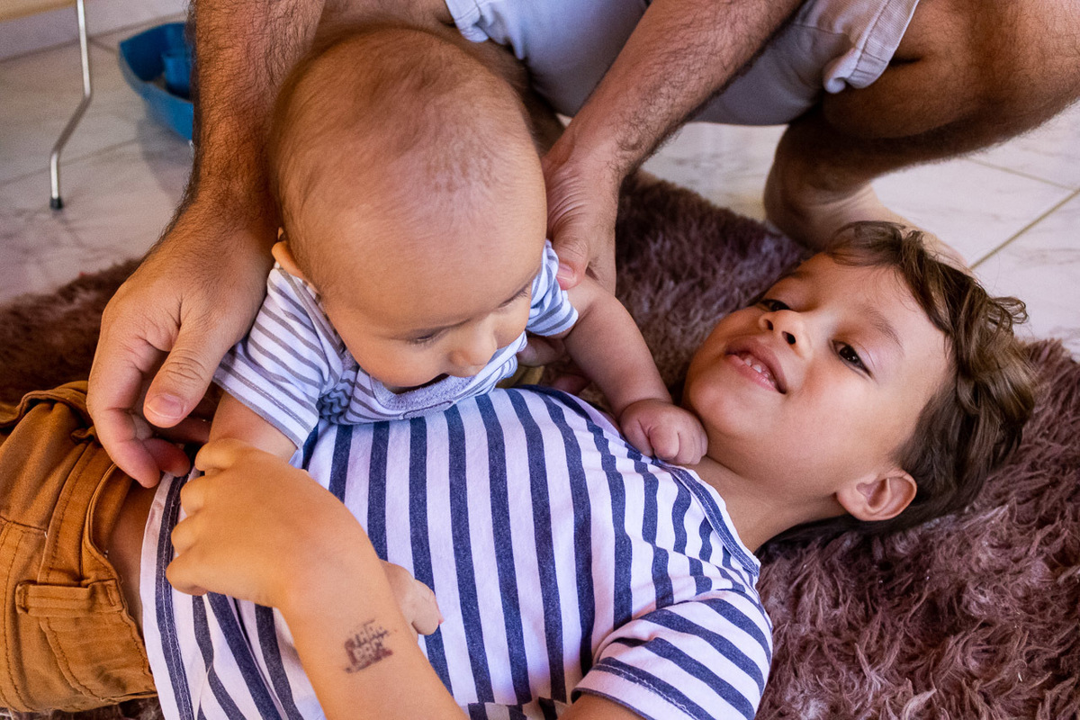 abraço na alma, alan smyth, ensaio da familia, ensaio de familia mantena, ensaio em casa, familia santuario da vida, fotografia afetiva, fotografo afetivo, fotografo em mantena mg, fotografo mg, onde fotografar em mantena, retrato de familia