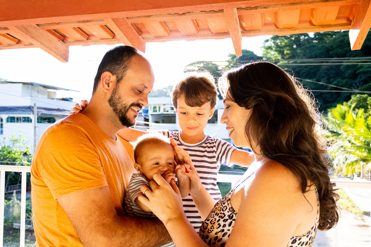 abraço na alma, alan smyth, ensaio da familia, ensaio de familia mantena, ensaio em casa, familia santuario da vida, fotografia afetiva, fotografo afetivo, fotografo em mantena mg, fotografo mg, onde fotografar em mantena, retrato de familia