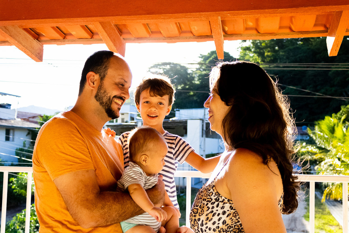 abraço na alma, alan smyth, ensaio da familia, ensaio de familia mantena, ensaio em casa, familia santuario da vida, fotografia afetiva, fotografo afetivo, fotografo em mantena mg, fotografo mg, onde fotografar em mantena, retrato de familia