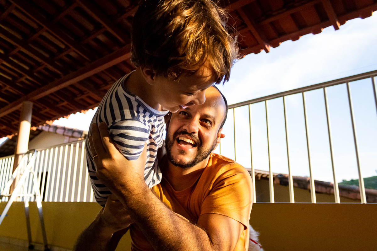 abraço na alma, alan smyth, ensaio da familia, ensaio de familia mantena, ensaio em casa, familia santuario da vida, fotografia afetiva, fotografo afetivo, fotografo em mantena mg, fotografo mg, onde fotografar em mantena, retrato de familia