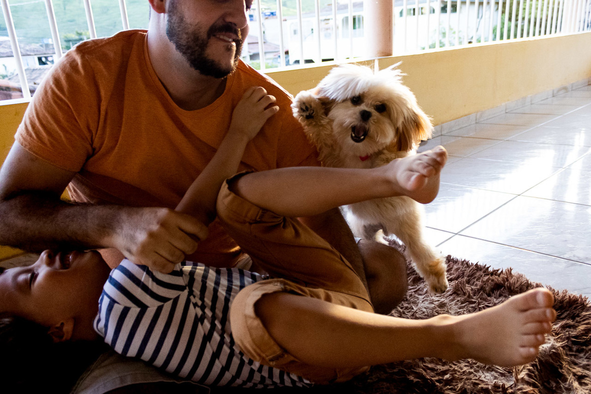 abraço na alma, alan smyth, ensaio da familia, ensaio de familia mantena, ensaio em casa, familia santuario da vida, fotografia afetiva, fotografo afetivo, fotografo em mantena mg, fotografo mg, onde fotografar em mantena, retrato de familia
