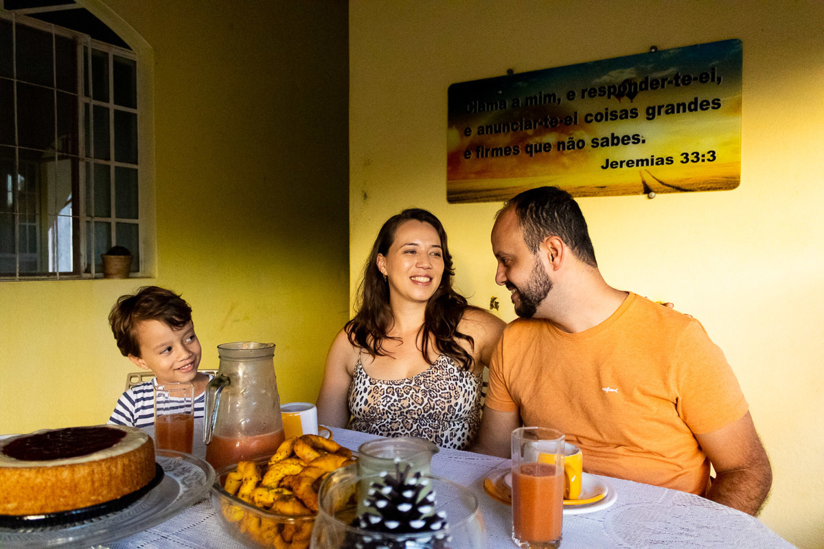 abraço na alma, alan smyth, ensaio da familia, ensaio de familia mantena, ensaio em casa, familia santuario da vida, fotografia afetiva, fotografo afetivo, fotografo em mantena mg, fotografo mg, onde fotografar em mantena, retrato de familia