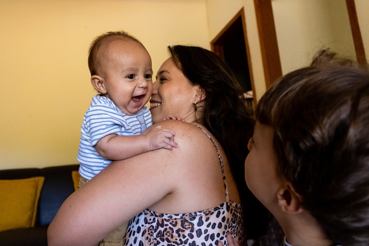 abraço na alma, alan smyth, ensaio da familia, ensaio de familia mantena, ensaio em casa, familia santuario da vida, fotografia afetiva, fotografo afetivo, fotografo em mantena mg, fotografo mg, onde fotografar em mantena, retrato de familia