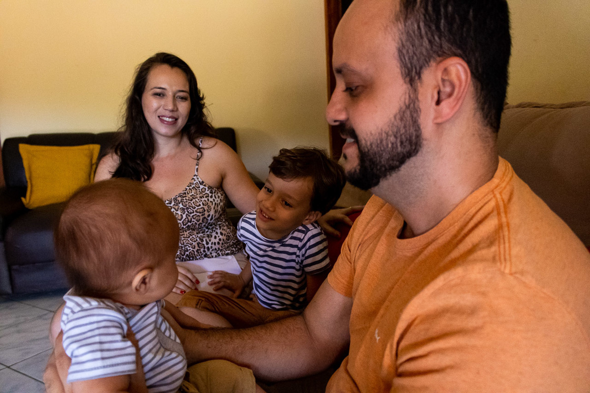 abraço na alma, alan smyth, ensaio da familia, ensaio de familia mantena, ensaio em casa, familia santuario da vida, fotografia afetiva, fotografo afetivo, fotografo em mantena mg, fotografo mg, onde fotografar em mantena, retrato de familia