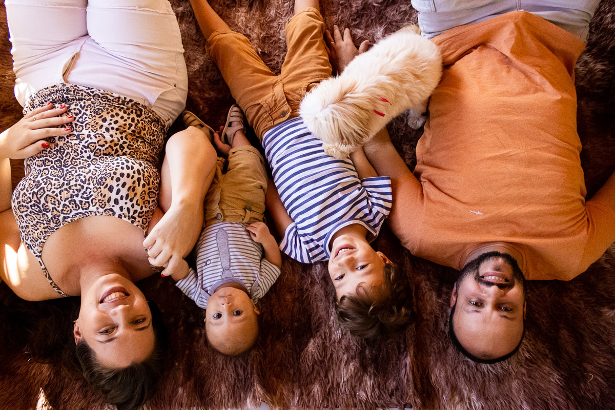 abraço na alma, alan smyth, ensaio da familia, ensaio de familia mantena, ensaio em casa, familia santuario da vida, fotografia afetiva, fotografo afetivo, fotografo em mantena mg, fotografo mg, onde fotografar em mantena, retrato de familia