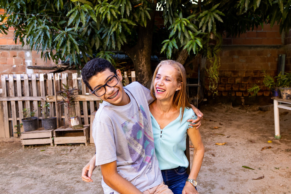abraço na alma, alan smyth, ensaio da familia, ensaio de familia mantena, familia, familia santuario da vida, fotografia afetiva, fotografo afetivo, fotografo em mantena mg, fotografo mg, mae de menina, onde fotografar em mantena, retrato de familia