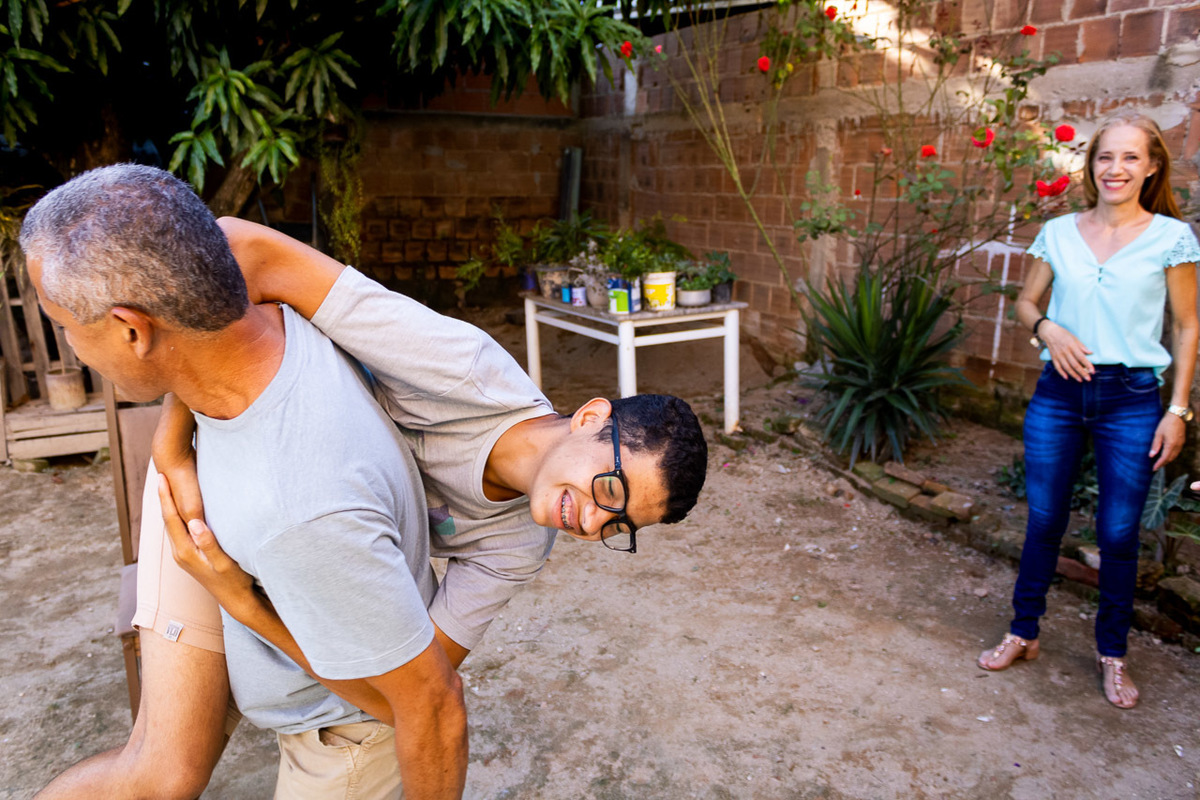 abraço na alma, alan smyth, ensaio da familia, ensaio de familia mantena, familia, familia santuario da vida, fotografia afetiva, fotografo afetivo, fotografo em mantena mg, fotografo mg, mae de menina, onde fotografar em mantena, retrato de familia