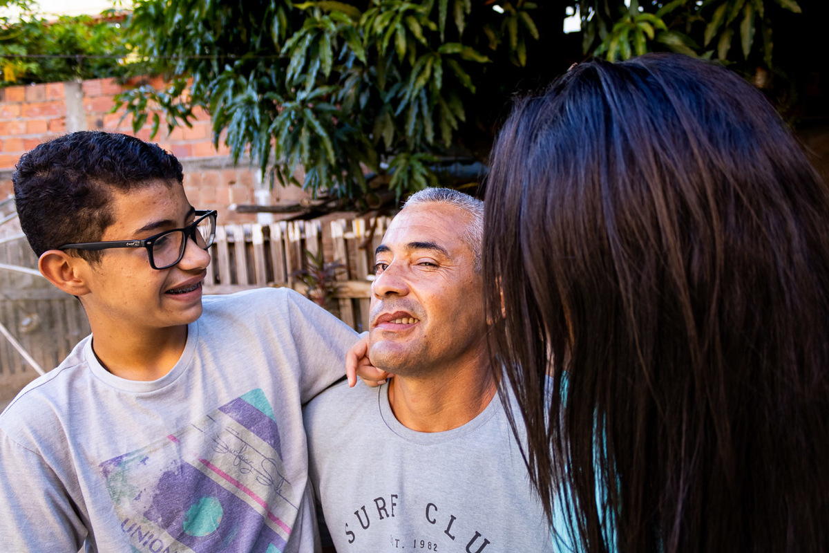 abraço na alma, alan smyth, ensaio da familia, ensaio de familia mantena, familia, familia santuario da vida, fotografia afetiva, fotografo afetivo, fotografo em mantena mg, fotografo mg, mae de menina, onde fotografar em mantena, retrato de familia