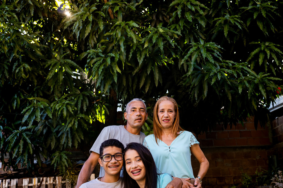 abraço na alma, alan smyth, ensaio da familia, ensaio de familia mantena, familia, familia santuario da vida, fotografia afetiva, fotografo afetivo, fotografo em mantena mg, fotografo mg, mae de menina, onde fotografar em mantena, retrato de familia