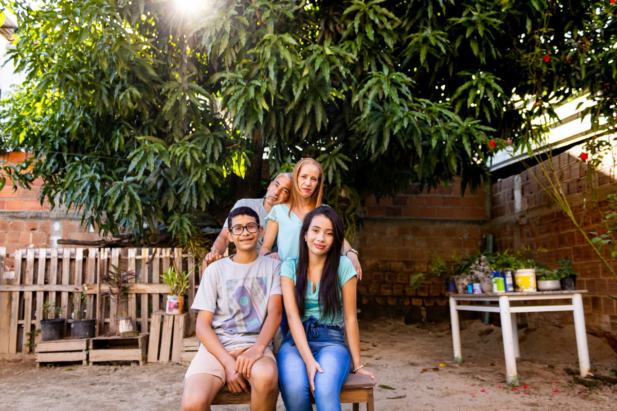 abraço na alma, alan smyth, ensaio da familia, ensaio de familia mantena, familia, familia santuario da vida, fotografia afetiva, fotografo afetivo, fotografo em mantena mg, fotografo mg, mae de menina, onde fotografar em mantena, retrato de familia