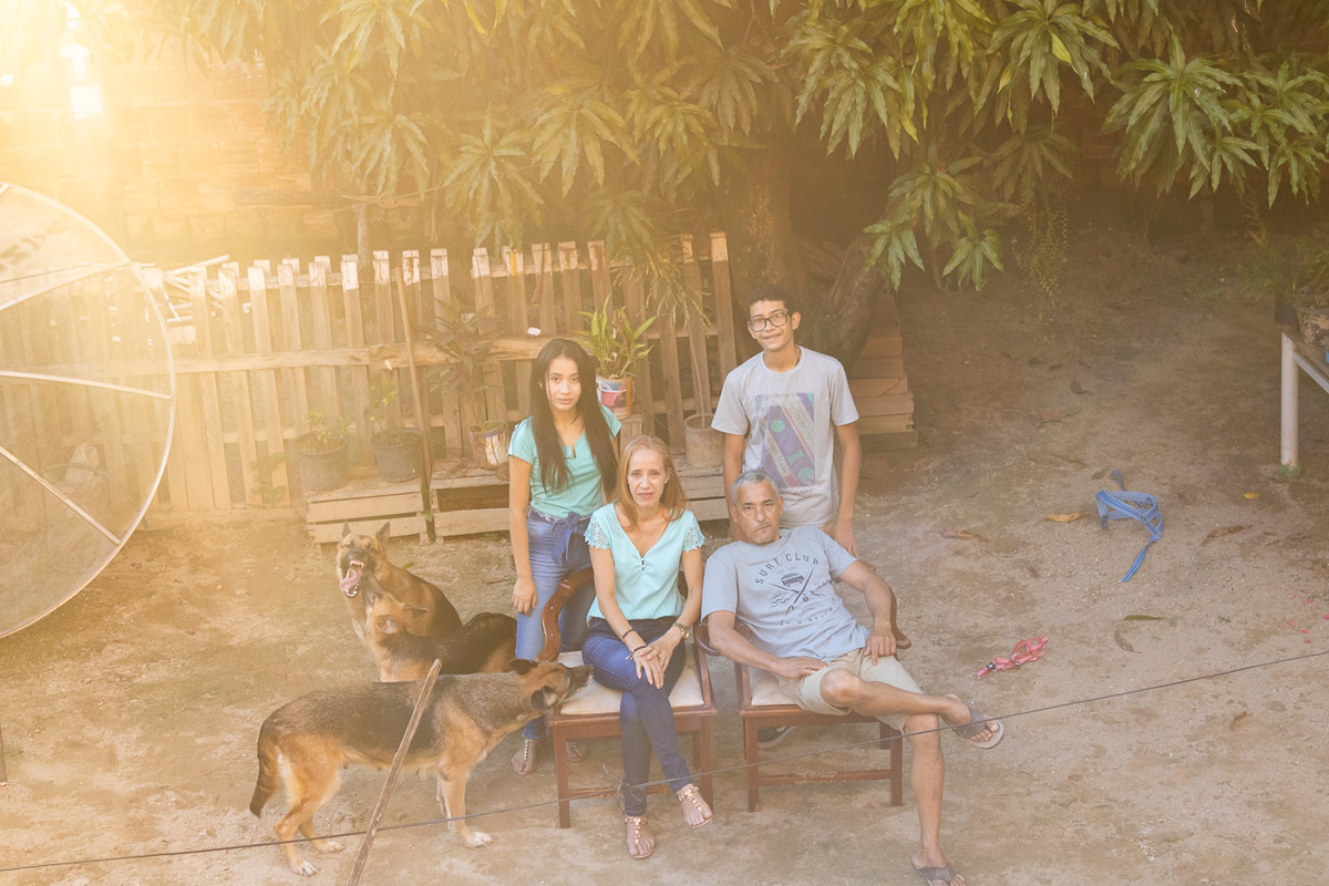 abraço na alma, alan smyth, ensaio da familia, ensaio de familia mantena, familia, familia santuario da vida, fotografia afetiva, fotografo afetivo, fotografo em mantena mg, fotografo mg, mae de menina, onde fotografar em mantena, retrato de familia