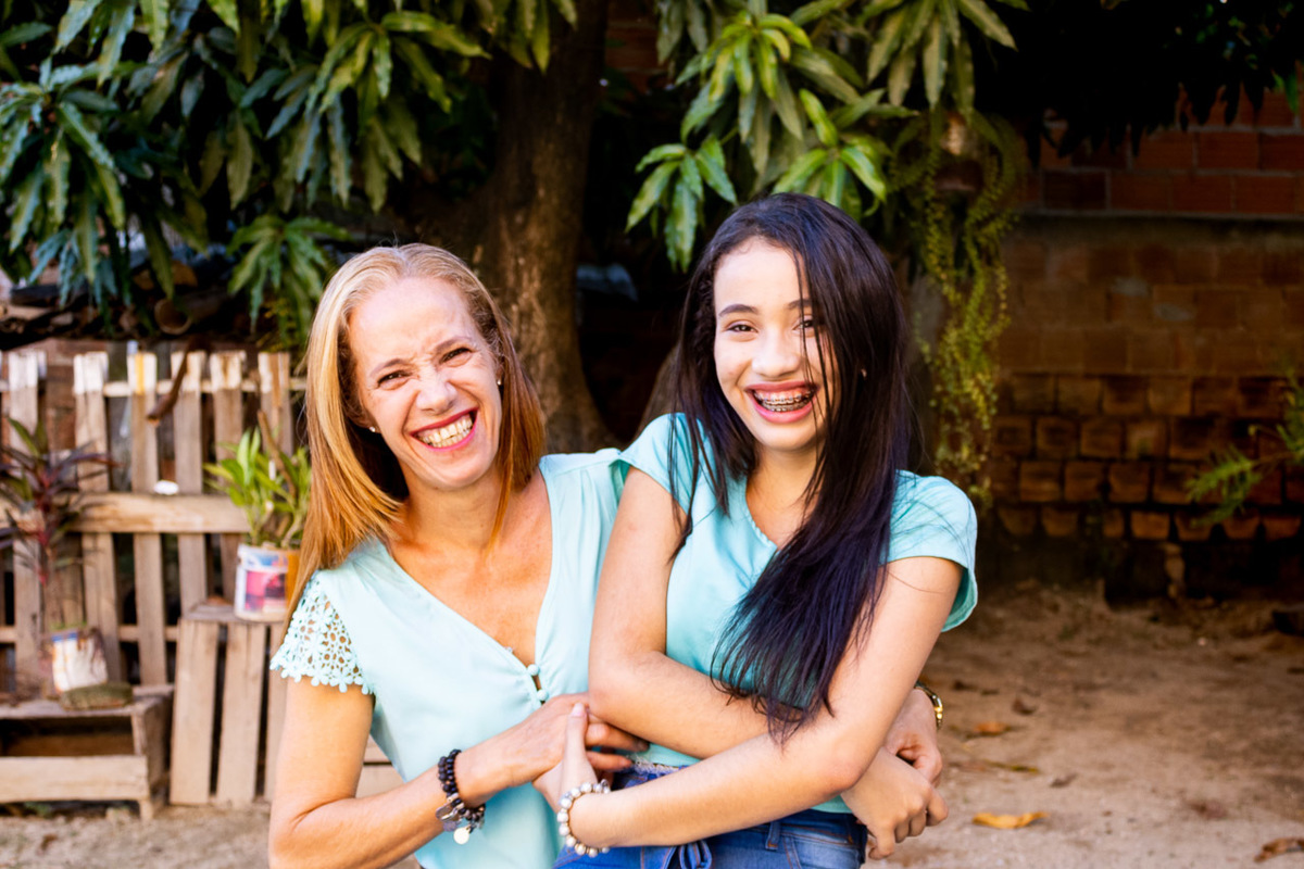 abraço na alma, alan smyth, ensaio da familia, ensaio de familia mantena, familia, familia santuario da vida, fotografia afetiva, fotografo afetivo, fotografo em mantena mg, fotografo mg, mae de menina, onde fotografar em mantena, retrato de familia