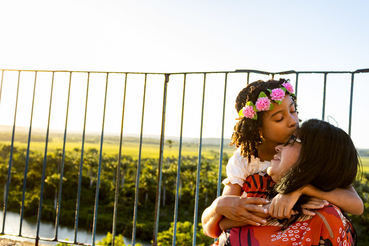 abraço na alma, alan smyth, ensaio dia das mães, ensaio de familia sao mateus, familia, familia santuario da vida, familia unida, fotografia afetiva, fotografo afetivo, fotografo em sao mateus es, dia das maes, mirante sao mateus, mae de menina