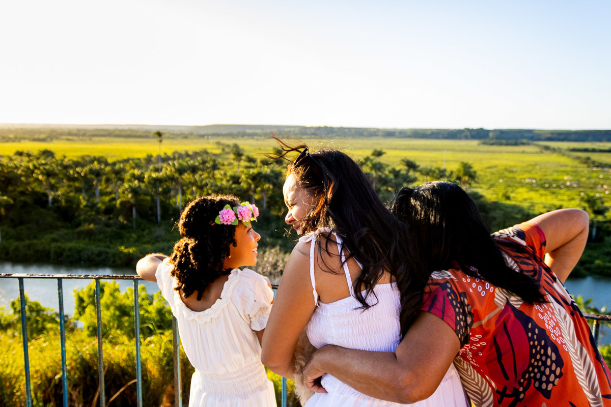 abraço na alma, alan smyth, ensaio dia das mães, ensaio de familia sao mateus, familia, familia santuario da vida, familia unida, fotografia afetiva, fotografo afetivo, fotografo em sao mateus es, dia das maes, mirante sao mateus, mae de menina