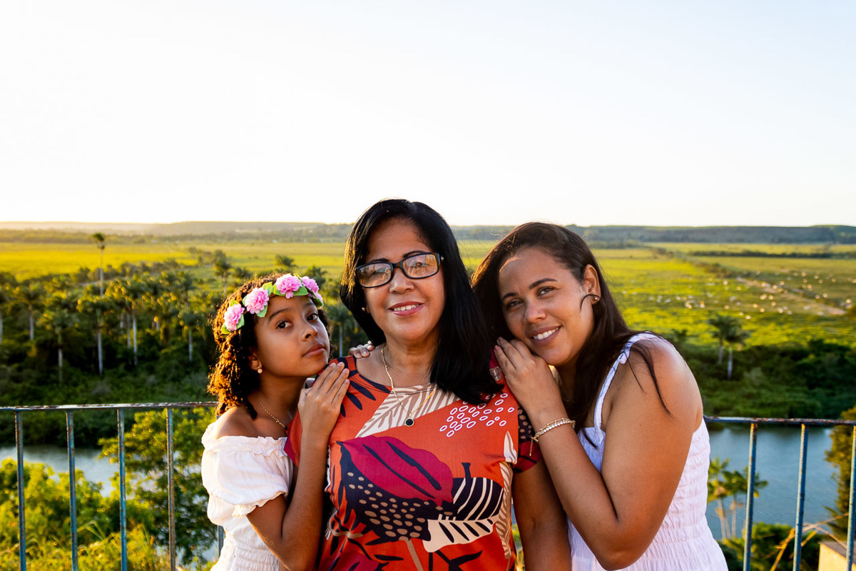 abraço na alma, alan smyth, ensaio dia das mães, ensaio de familia sao mateus, familia, familia santuario da vida, familia unida, fotografia afetiva, fotografo afetivo, fotografo em sao mateus es, dia das maes, mirante sao mateus, mae de menina