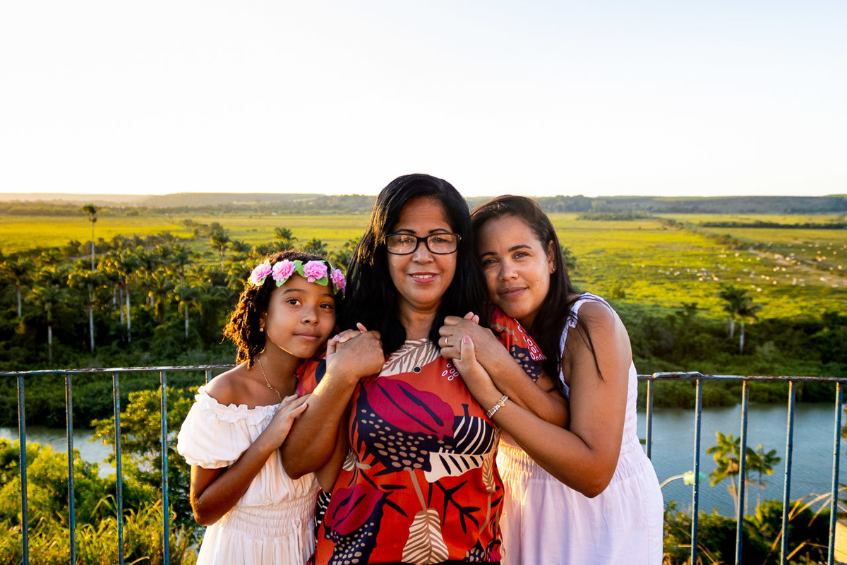abraço na alma, alan smyth, ensaio dia das mães, ensaio de familia sao mateus, familia, familia santuario da vida, familia unida, fotografia afetiva, fotografo afetivo, fotografo em sao mateus es, dia das maes, mirante sao mateus, mae de menina