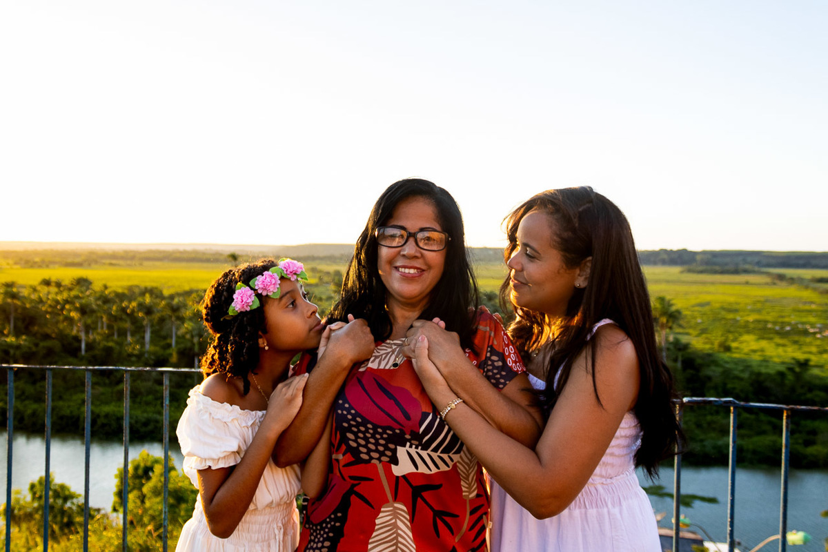 abraço na alma, alan smyth, ensaio dia das mães, ensaio de familia sao mateus, familia, familia santuario da vida, familia unida, fotografia afetiva, fotografo afetivo, fotografo em sao mateus es, dia das maes, mirante sao mateus, mae de menina