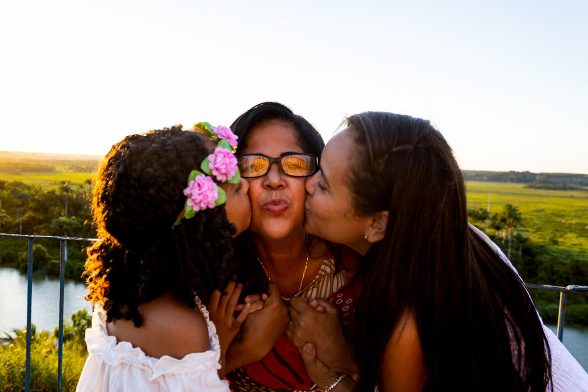 abraço na alma, alan smyth, ensaio dia das mães, ensaio de familia sao mateus, familia, familia santuario da vida, familia unida, fotografia afetiva, fotografo afetivo, fotografo em sao mateus es, dia das maes, mirante sao mateus, mae de menina