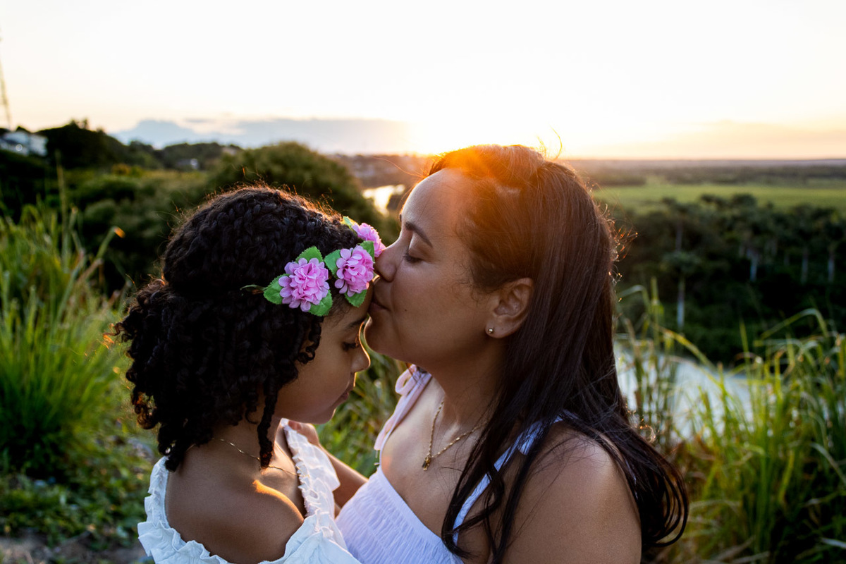 abraço na alma, alan smyth, ensaio dia das mães, ensaio de familia sao mateus, familia, familia santuario da vida, familia unida, fotografia afetiva, fotografo afetivo, fotografo em sao mateus es, dia das maes, mirante sao mateus, mae de menina