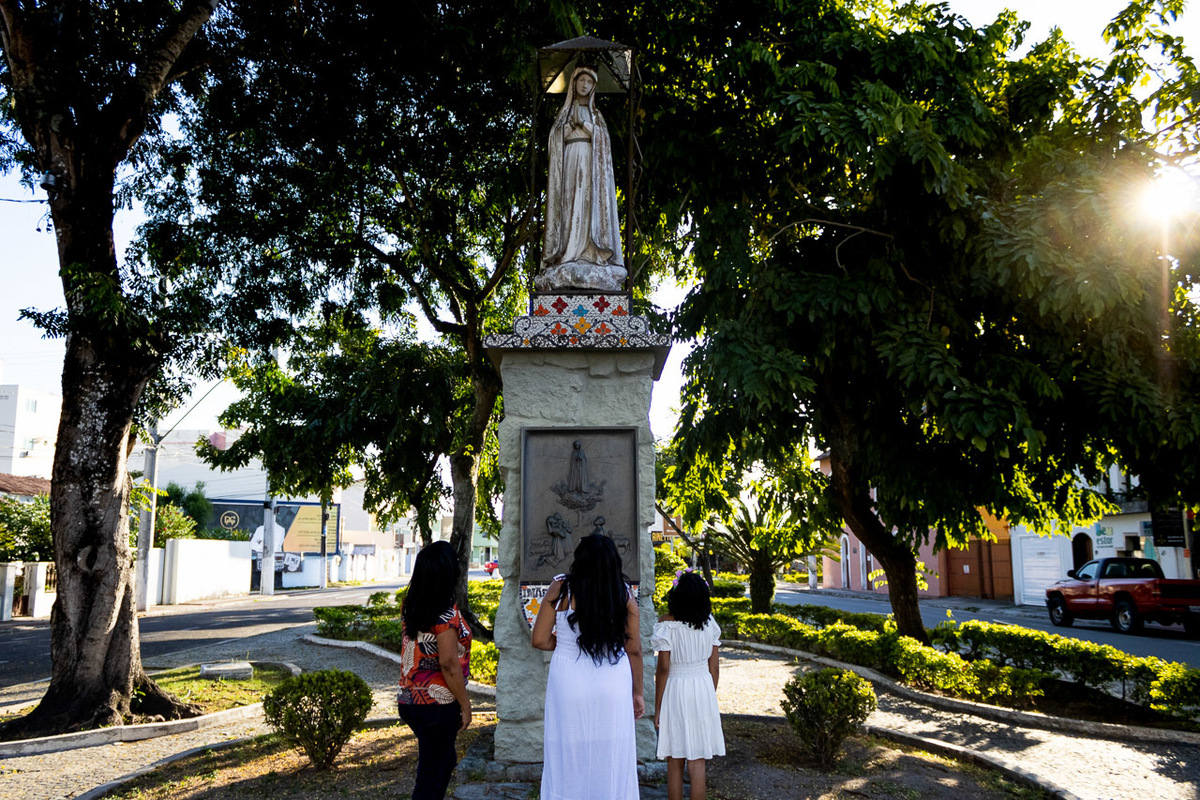 abraço na alma, alan smyth, ensaio dia das mães, ensaio de familia sao mateus, familia, familia santuario da vida, familia unida, fotografia afetiva, fotografo afetivo, fotografo em sao mateus es, dia das maes, mirante sao mateus, mae de menina
