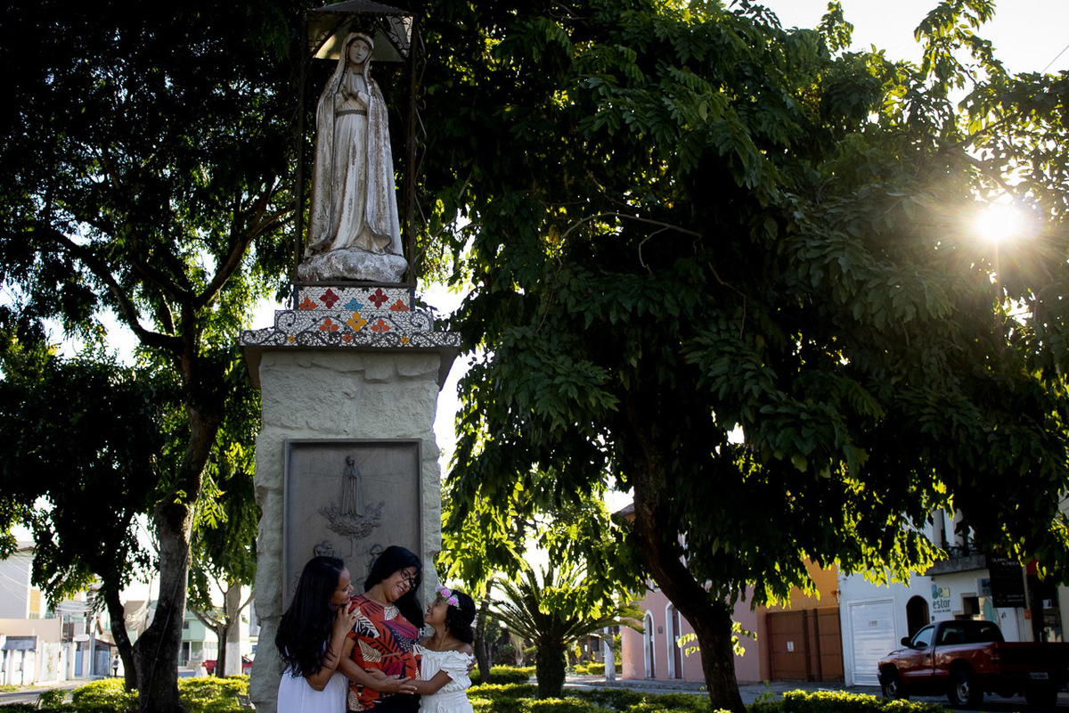abraço na alma, alan smyth, ensaio dia das mães, ensaio de familia sao mateus, familia, familia santuario da vida, familia unida, fotografia afetiva, fotografo afetivo, fotografo em sao mateus es, dia das maes, mirante sao mateus, mae de menina