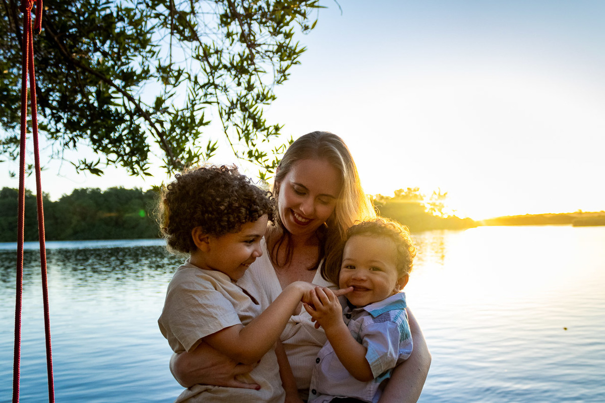 abraço na alma, alan smyth, ensaio dia das maes, mae de menino, ensaio de familia, ensaio de familia sao mateus, familia, familia santuario da vida, familia unida, fotografia afetiva, fotografo afetivo, fotografo em sao mateus es, foto meleiras sao mateus