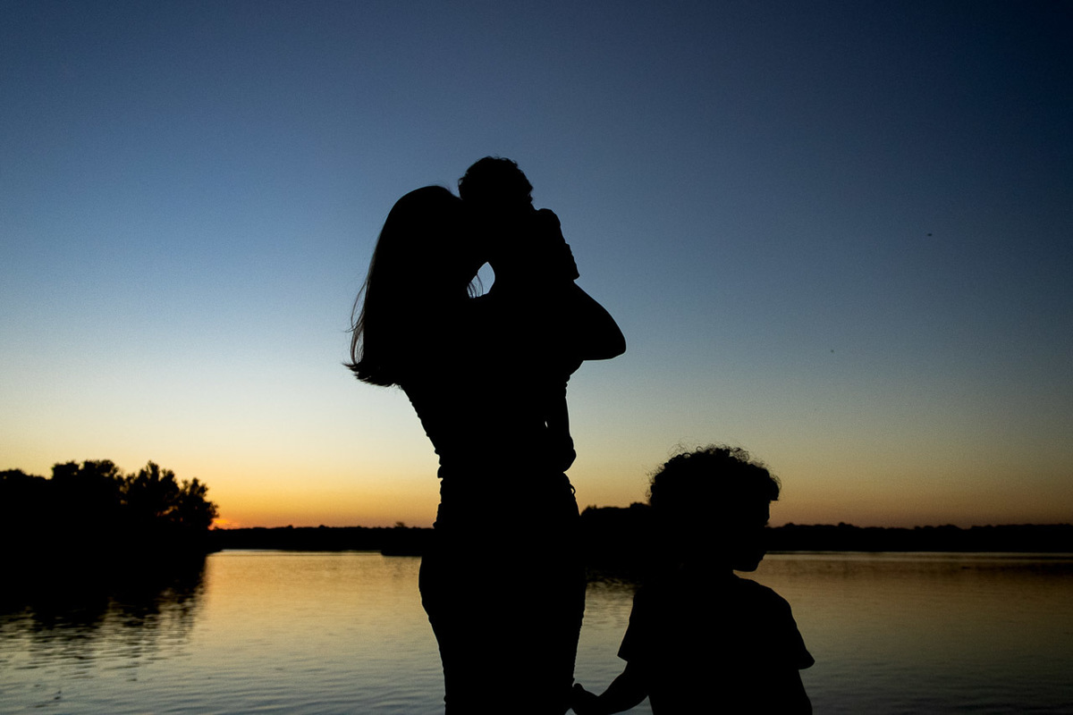 abraço na alma, alan smyth, ensaio dia das maes, mae de menino, ensaio de familia, ensaio de familia sao mateus, familia, familia santuario da vida, familia unida, fotografia afetiva, fotografo afetivo, fotografo em sao mateus es, foto meleiras sao mateus
