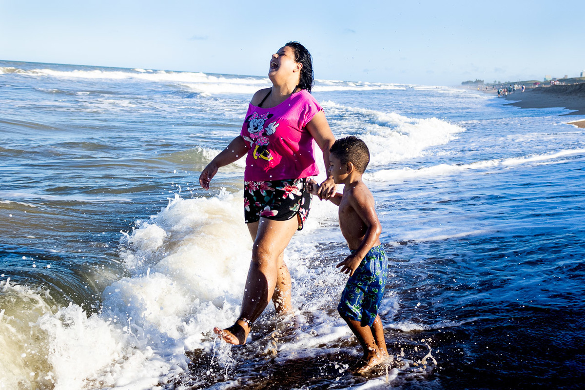 abraço na alma, alan smyth, ensaio dia das maes, mae de menino, ensaio de familia, ensaio de familia sao mateus, fotografia afetiva, fotografo afetivo, fotografo em sao mateus es, fotografo es, mae e filho, fotografo em guriri, onde fotografar em guriri