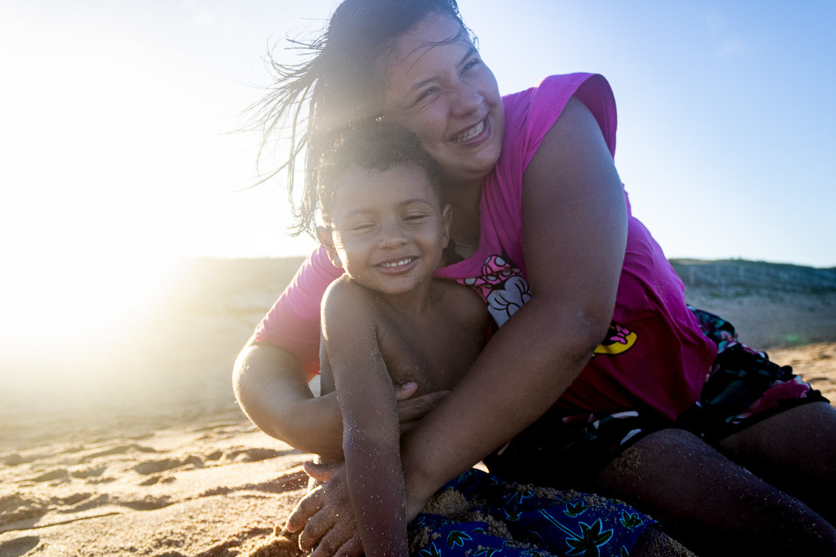 abraço na alma, alan smyth, ensaio dia das maes, mae de menino, ensaio de familia, ensaio de familia sao mateus, fotografia afetiva, fotografo afetivo, fotografo em sao mateus es, fotografo es, mae e filho, fotografo em guriri, onde fotografar em guriri