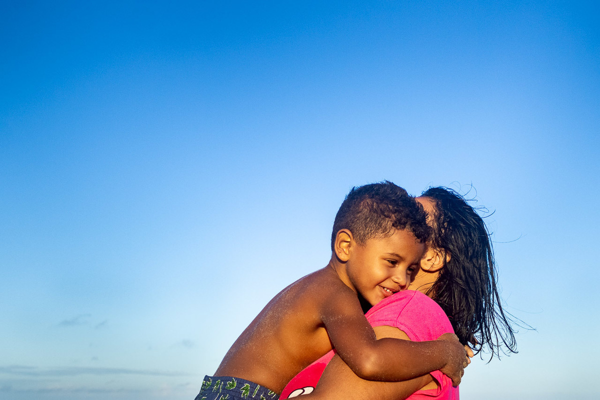 abraço na alma, alan smyth, ensaio dia das maes, mae de menino, ensaio de familia, ensaio de familia sao mateus, fotografia afetiva, fotografo afetivo, fotografo em sao mateus es, fotografo es, mae e filho, fotografo em guriri, onde fotografar em guriri