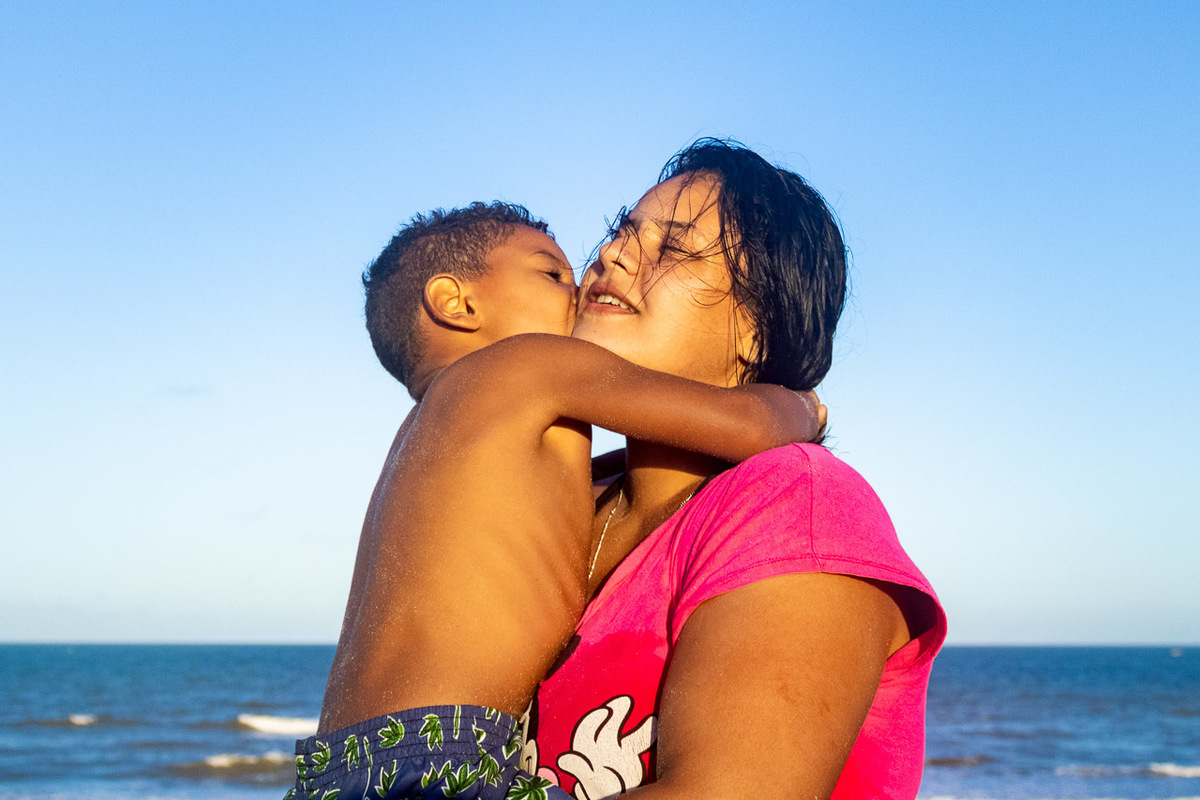 abraço na alma, alan smyth, ensaio dia das maes, mae de menino, ensaio de familia, ensaio de familia sao mateus, fotografia afetiva, fotografo afetivo, fotografo em sao mateus es, fotografo es, mae e filho, fotografo em guriri, onde fotografar em guriri