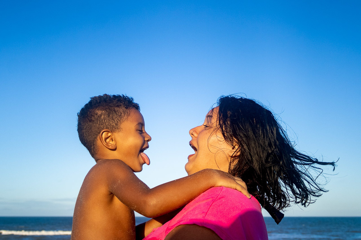 abraço na alma, alan smyth, ensaio dia das maes, mae de menino, ensaio de familia, ensaio de familia sao mateus, fotografia afetiva, fotografo afetivo, fotografo em sao mateus es, fotografo es, mae e filho, fotografo em guriri, onde fotografar em guriri