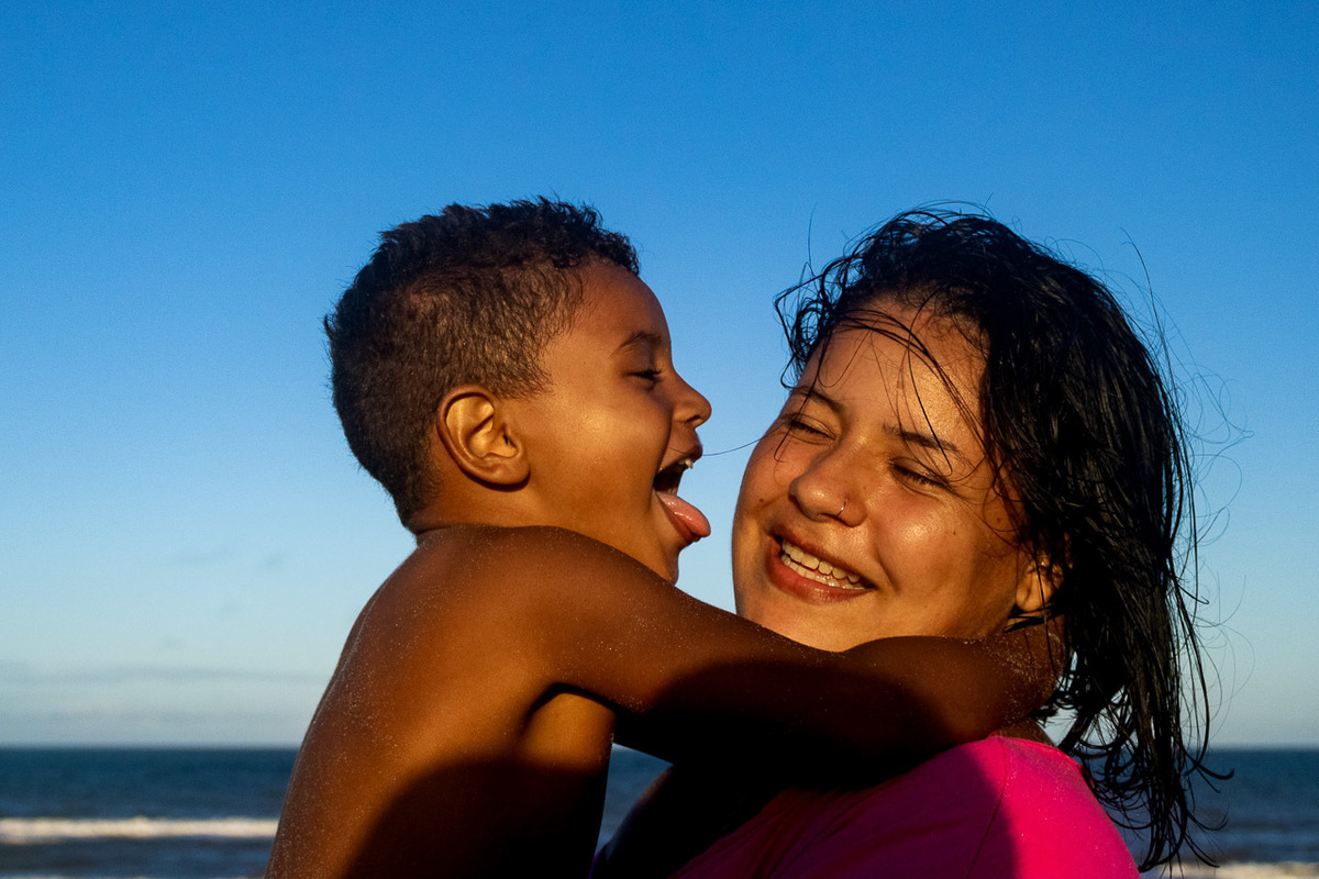 abraço na alma, alan smyth, ensaio dia das maes, mae de menino, ensaio de familia, ensaio de familia sao mateus, fotografia afetiva, fotografo afetivo, fotografo em sao mateus es, fotografo es, mae e filho, fotografo em guriri, onde fotografar em guriri