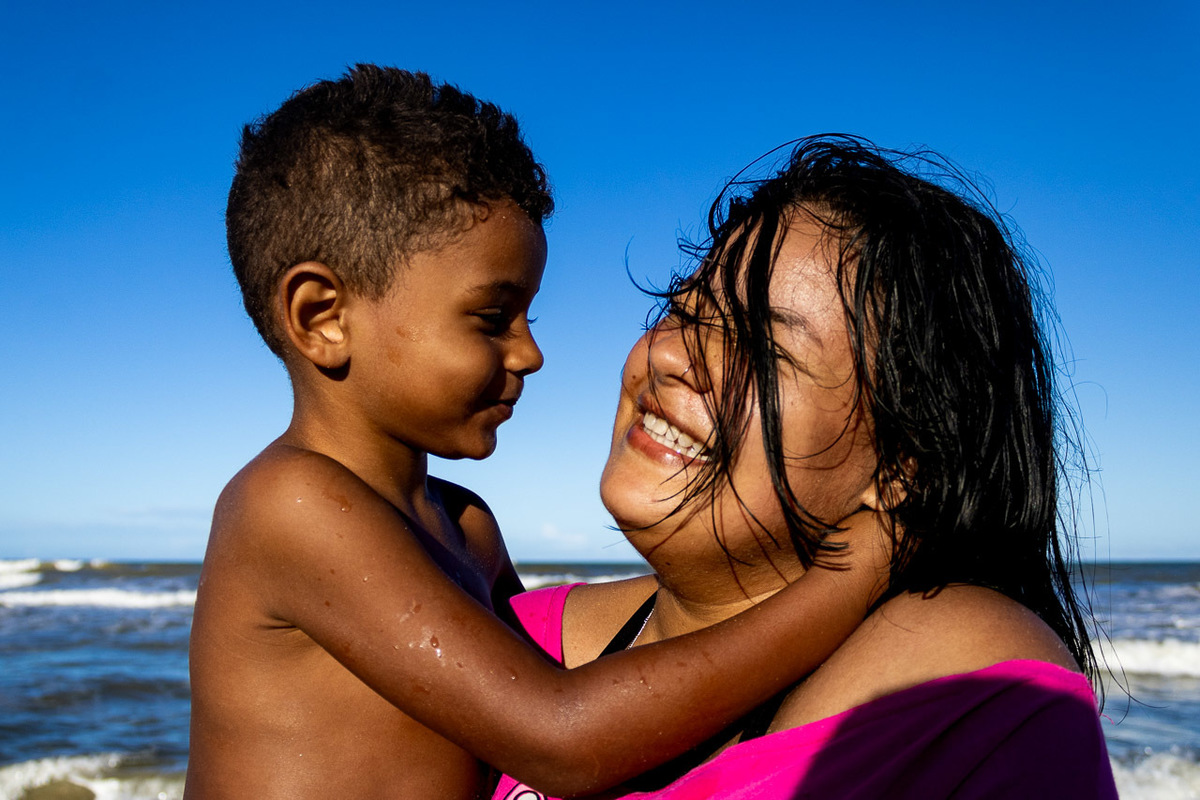 abraço na alma, alan smyth, ensaio dia das maes, mae de menino, ensaio de familia, ensaio de familia sao mateus, fotografia afetiva, fotografo afetivo, fotografo em sao mateus es, fotografo es, mae e filho, fotografo em guriri, onde fotografar em guriri