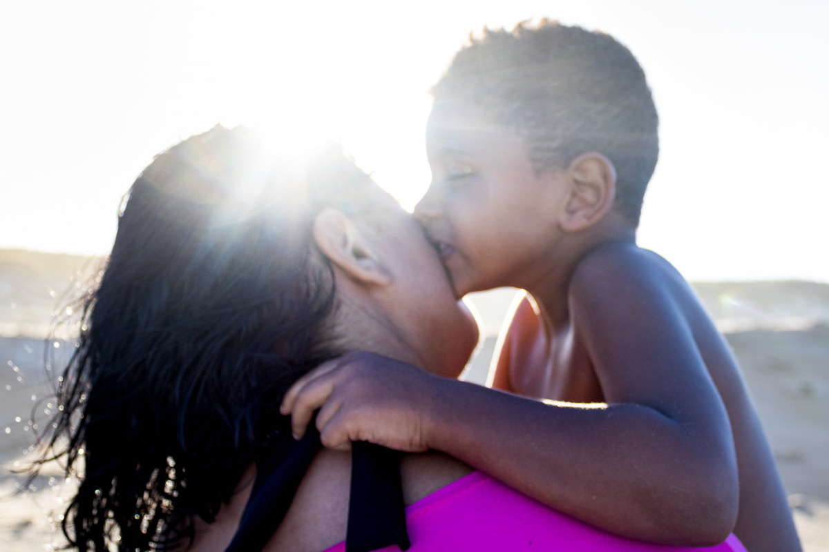 abraço na alma, alan smyth, ensaio dia das maes, mae de menino, ensaio de familia, ensaio de familia sao mateus, fotografia afetiva, fotografo afetivo, fotografo em sao mateus es, fotografo es, mae e filho, fotografo em guriri, onde fotografar em guriri