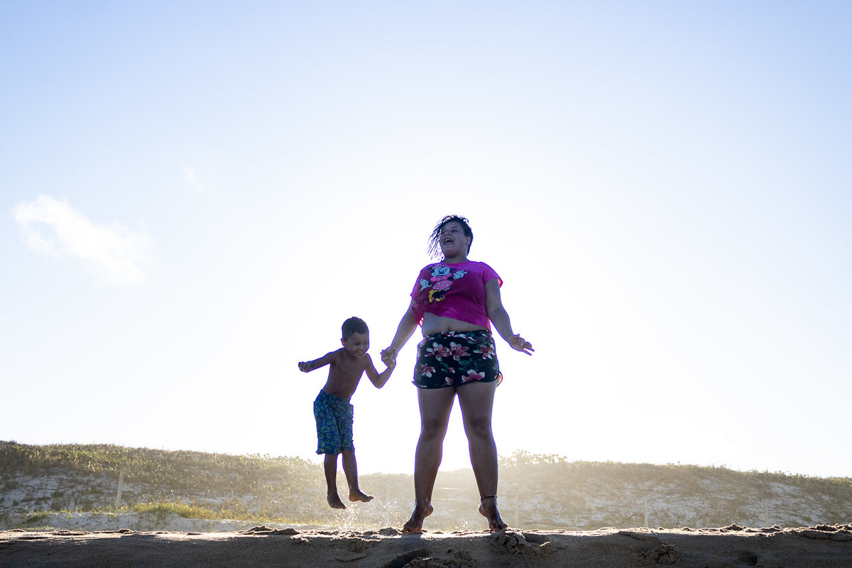 abraço na alma, alan smyth, ensaio dia das maes, mae de menino, ensaio de familia, ensaio de familia sao mateus, fotografia afetiva, fotografo afetivo, fotografo em sao mateus es, fotografo es, mae e filho, fotografo em guriri, onde fotografar em guriri