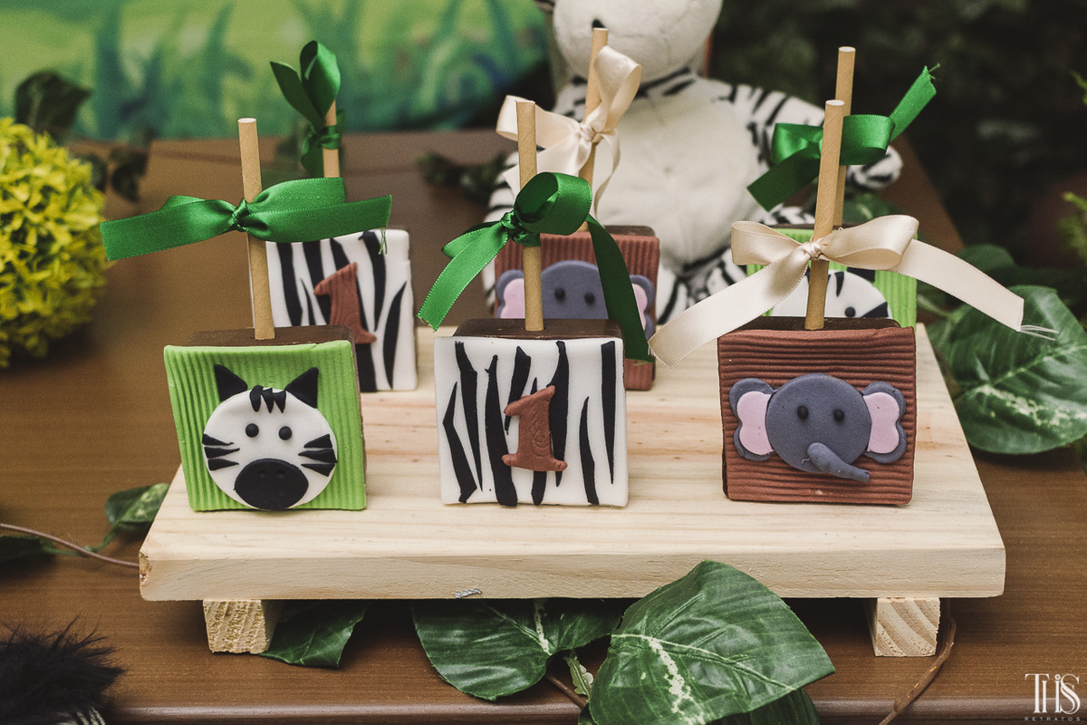 Foto de doces personalizados tema safari