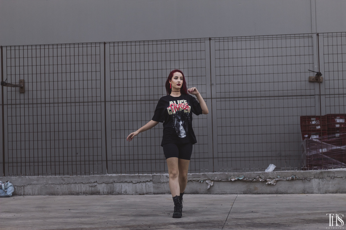 Foto de mulher caminhando nas ruas de são bernardo do campo - sp