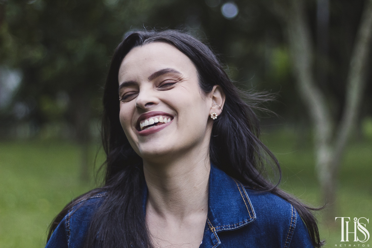 Ensaio feminino - mulher rindo em sbc